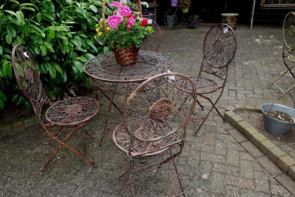 Garten Sitzgruppe aus Eisen verkupfert Tisch 4 Stühle